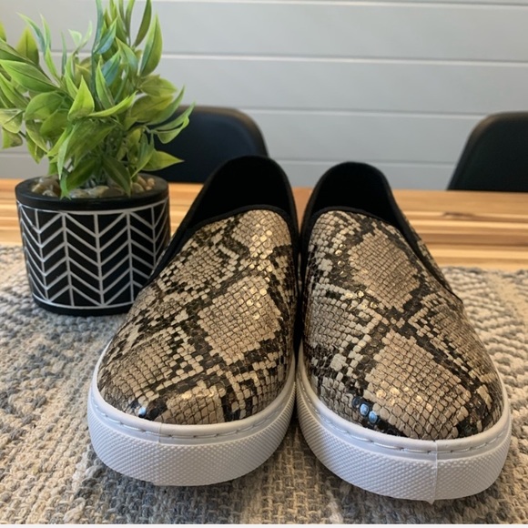 SOLD Snakeskin slip on sneakers - Picture 4 of 7